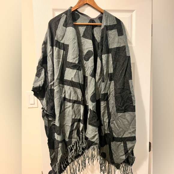 Dynamite poncho OS - Picture 1 of 1